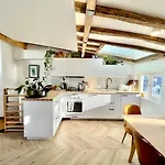 Quiet, Light-Filled Renovated Central