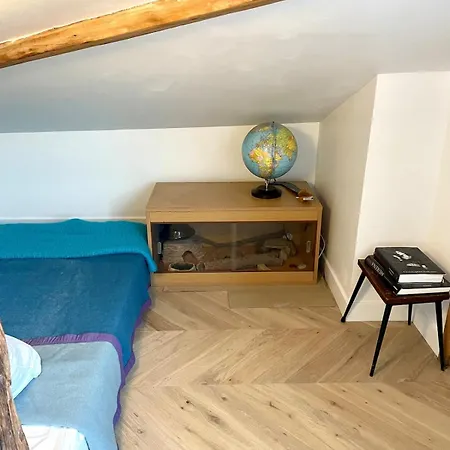Quiet, Light-filled Renovated Apartment *