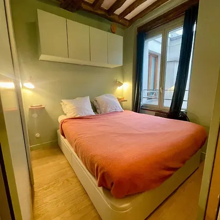 Quiet, Light-filled Renovated Apartment *